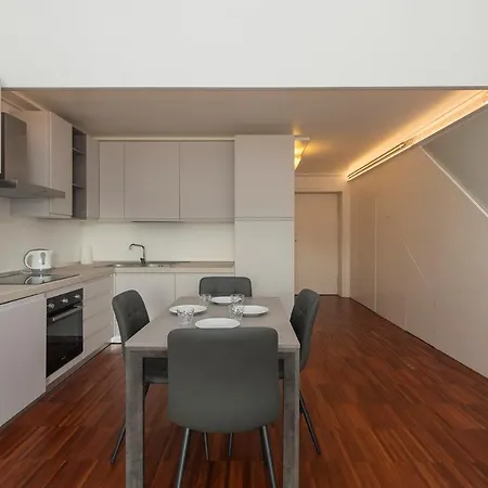 Luxury Loft - Terrazzo E Posto Auto - Adriano 51b 아파트