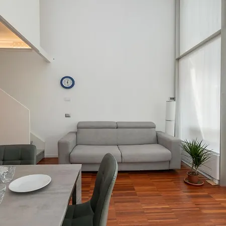 Luxury Loft - Terrazzo E Posto Auto - Adriano 51b *