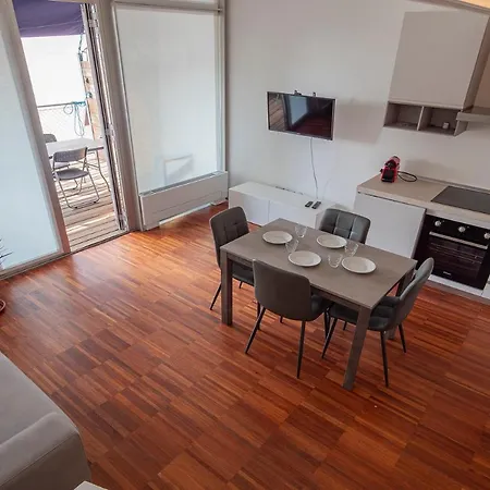 Luxury Loft - Terrazzo E Posto Auto - Adriano 51b 아파트 *