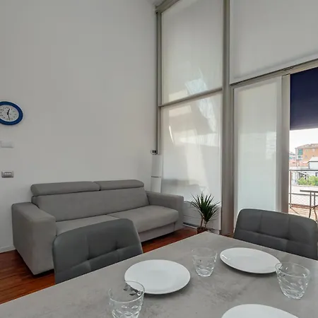Apartamento Luxury Loft - Terrazzo E Posto Auto - Adriano 51b